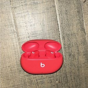 Beats Studio buds. BRAND NEW. Got them but decided I wanted the studios pros.